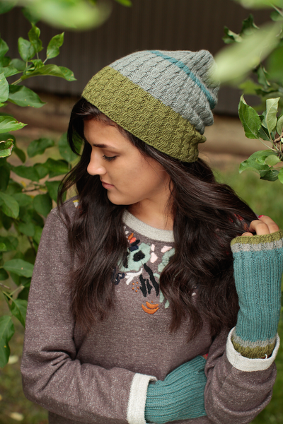Juniper Hat and Mitts by Lisa Hoffman
