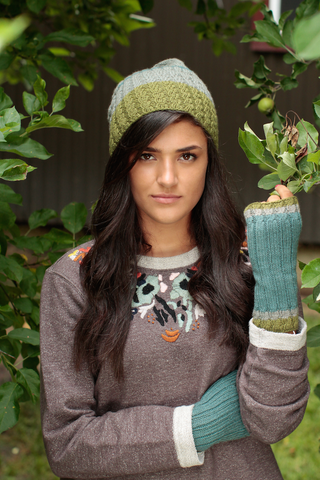 Juniper Hat and Mitts by Lisa Hoffman